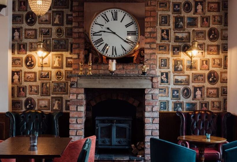 Отель Arthur S Bar & Accommodation