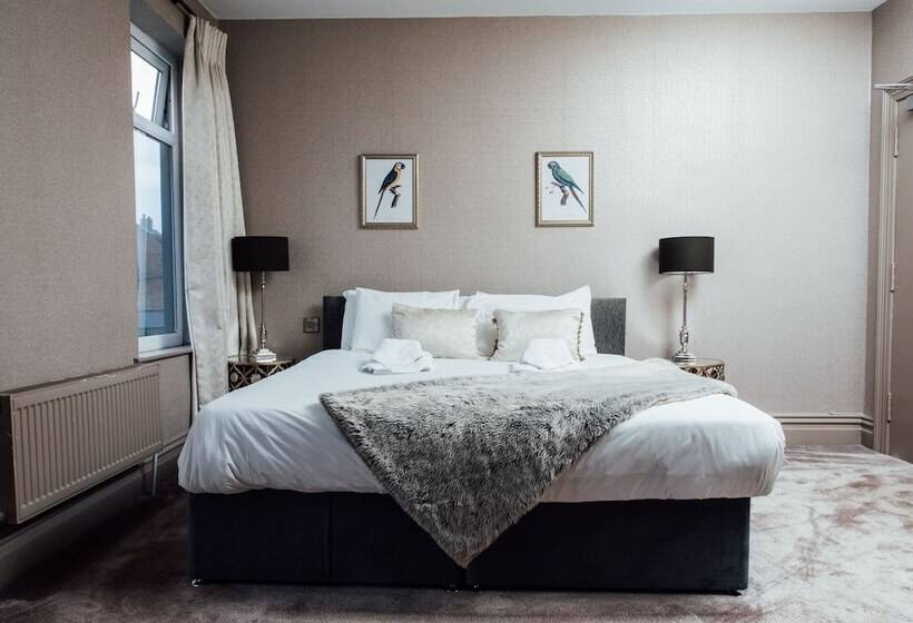 Отель Arthur S Bar & Accommodation