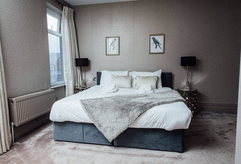 Отель Arthur S Bar & Accommodation