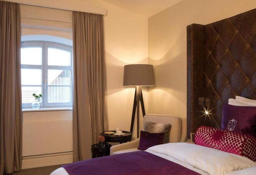 ホテル Brunnenhaus Schloss Landau