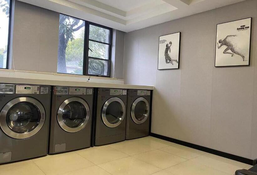 维也纳国际酒店上海浦东机场自贸区店一提供浦东机场和迪士尼免费班车接送