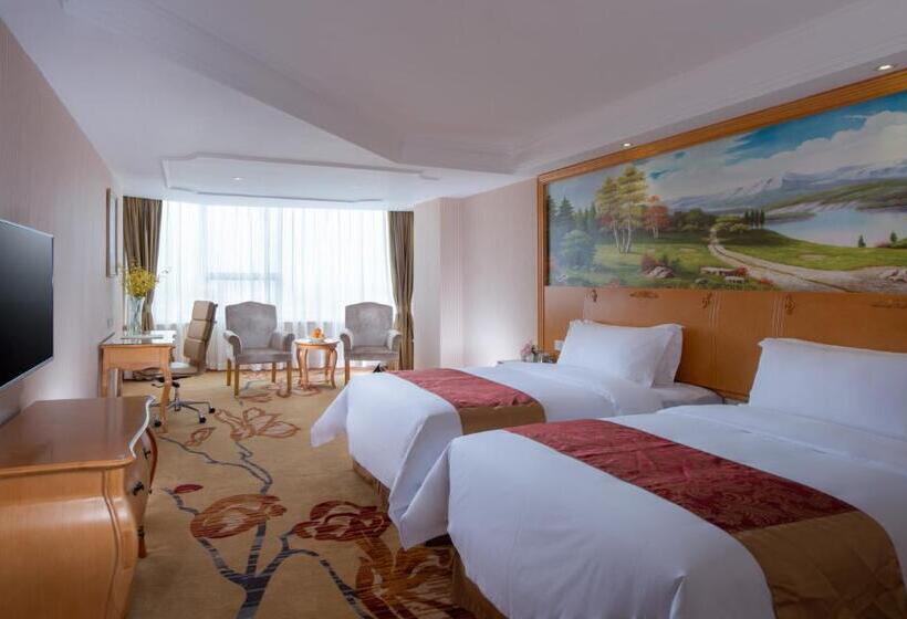 维也纳国际酒店上海浦东机场自贸区店一提供浦东机场和迪士尼免费班车接送