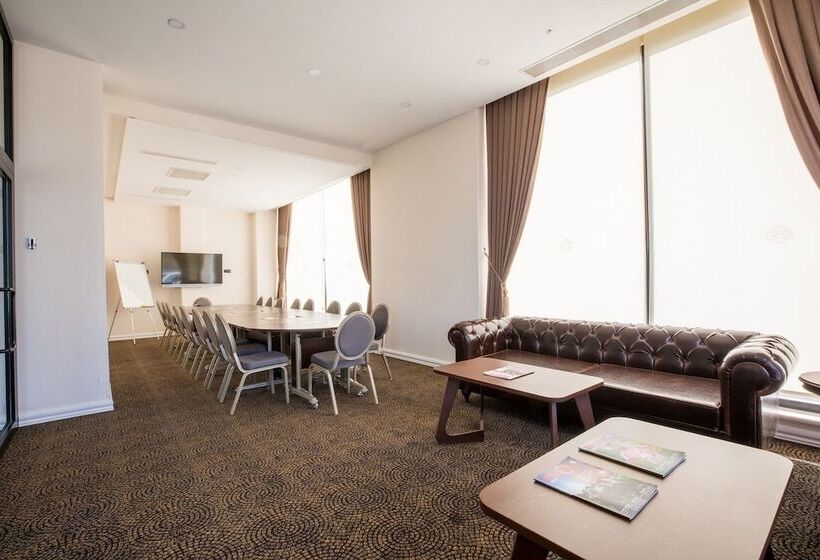 Karpalas City Hotel & Spa