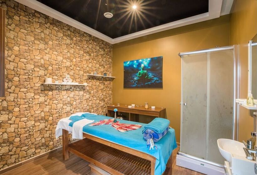 Karpalas City Hotel & Spa