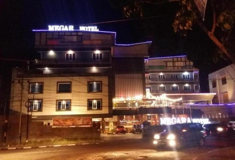 Megara Hotel by OYO Rooms