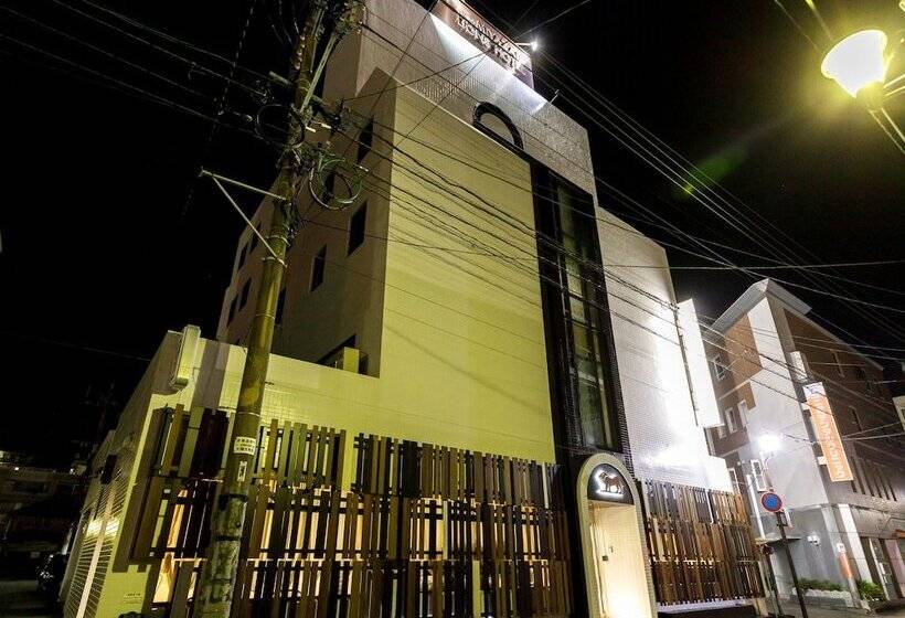 בית מלון כפרי Miyazaki Lions