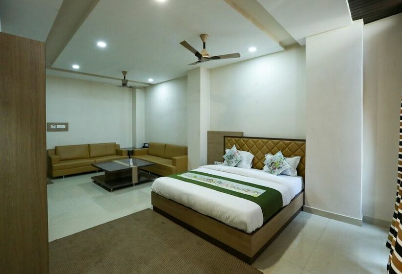 ホテル Oyo 9007 Royal Crown