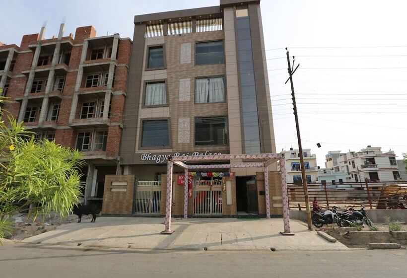 ホテル Oyo 9007 Royal Crown