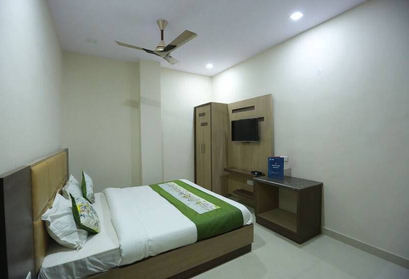 ホテル Oyo 9007 Royal Crown