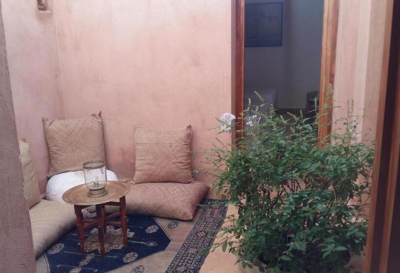 هتل Palais Claudio Bravo