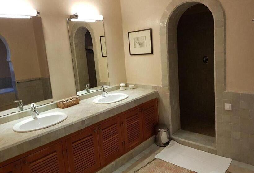 هتل Palais Claudio Bravo