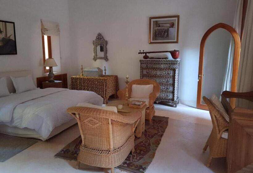 هتل Palais Claudio Bravo