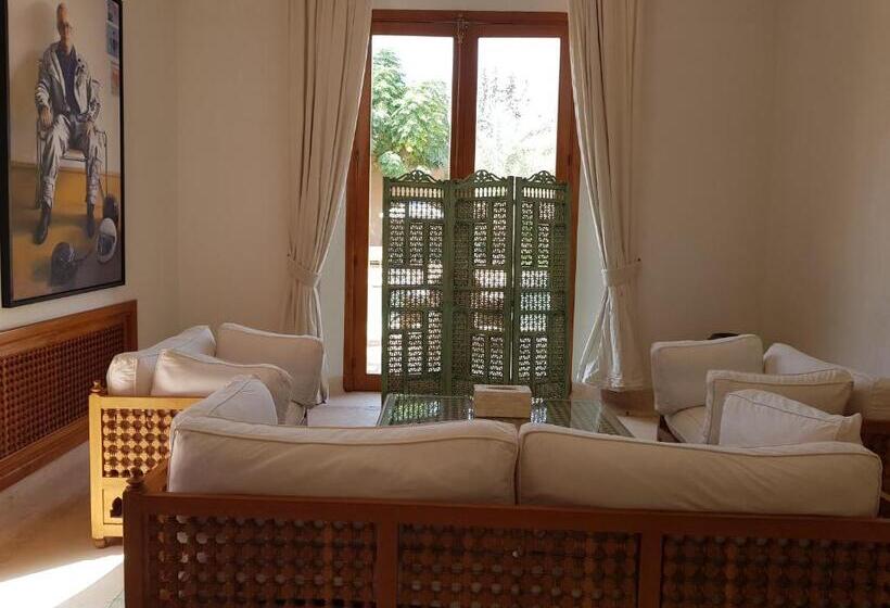 هتل Palais Claudio Bravo