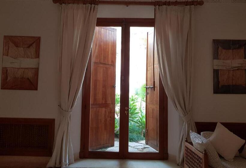 هتل Palais Claudio Bravo