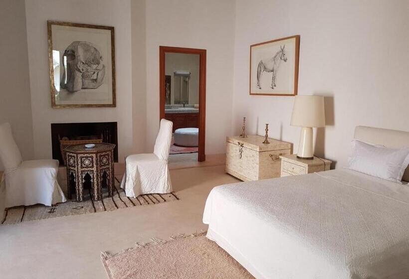 هتل Palais Claudio Bravo