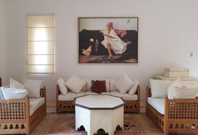 هتل Palais Claudio Bravo