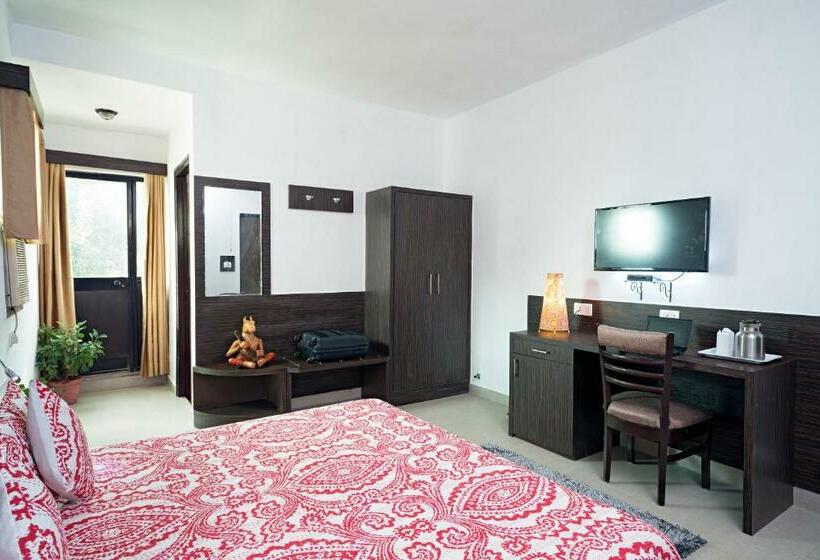 Отель R C Palace