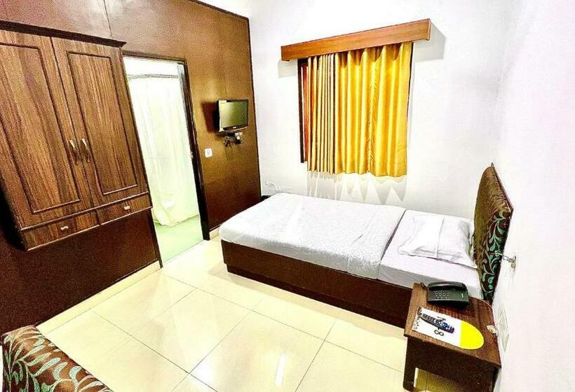 Отель R C Palace