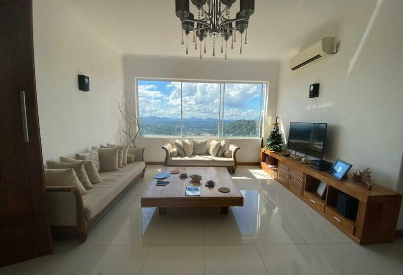 Отель The Heaven's Villa Kandy