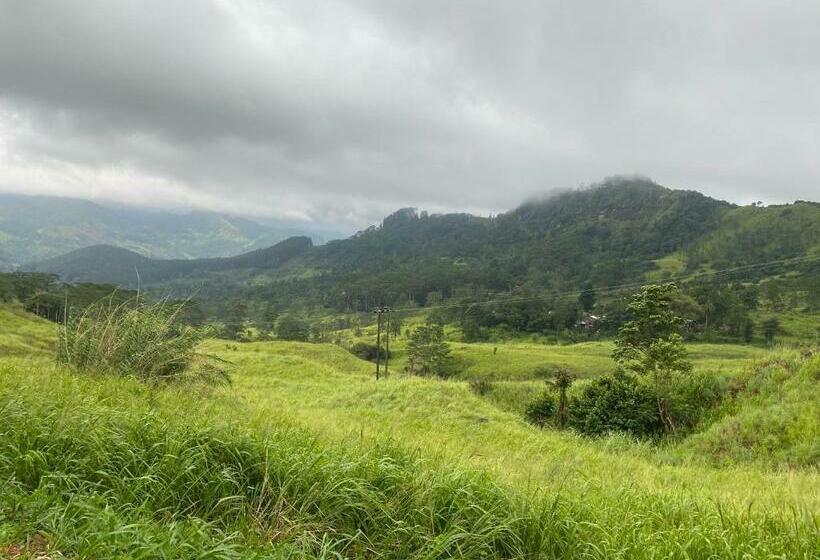 Отель The Heaven's Villa Kandy