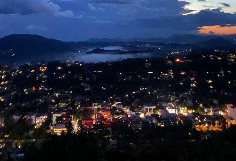 Отель The Heaven's Villa Kandy