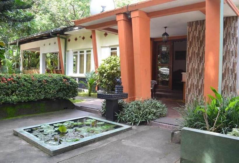 Отель Wood Side Tour Inn