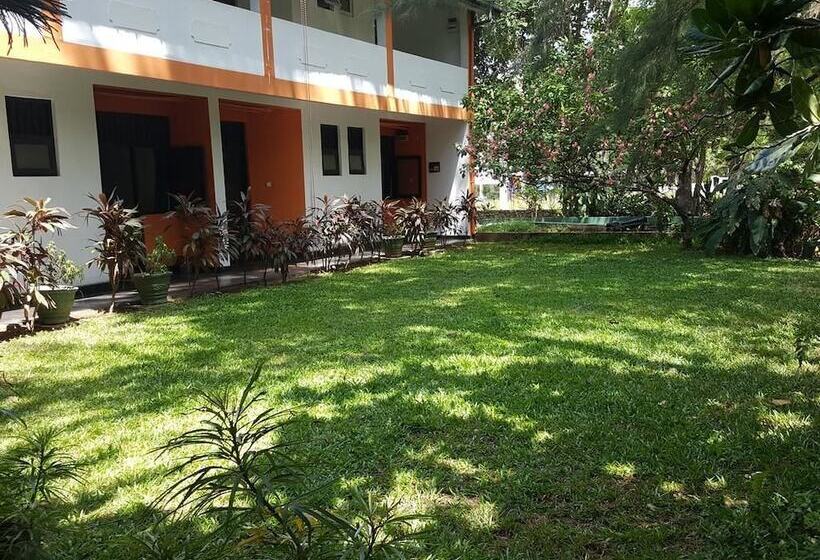 Отель Wood Side Tour Inn