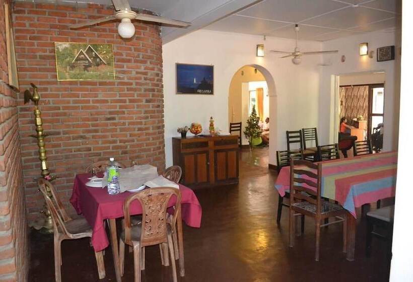 Отель Wood Side Tour Inn