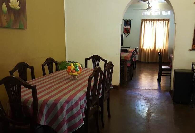 Отель Wood Side Tour Inn