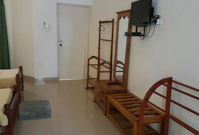 Отель Wood Side Tour Inn