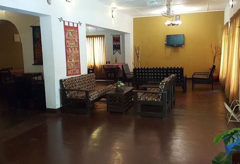 Отель Wood Side Tour Inn