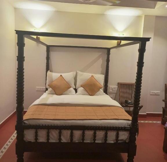 Mount Retreat Resorts   Madurai