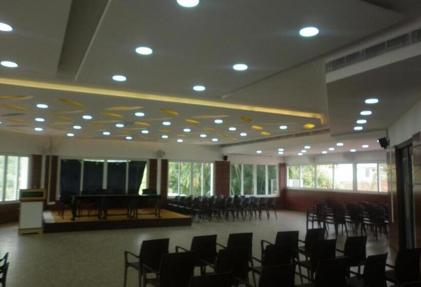 Mount Retreat Resorts   Madurai