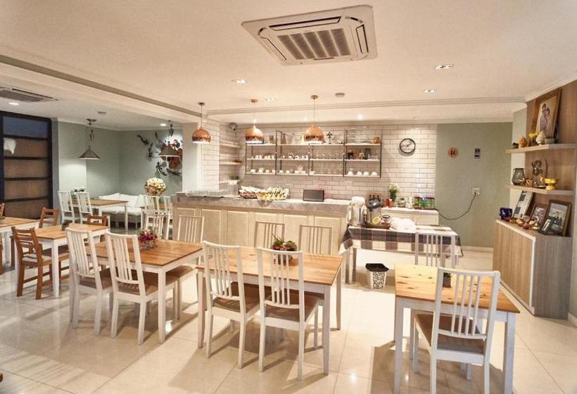 ホテル 168 Studio Ubon Ratchathani