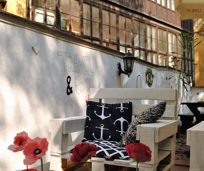 هاستل Travel&joy Backpackers