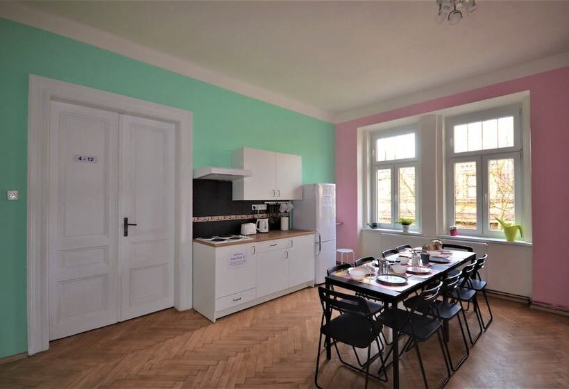 هاستل Travel&joy Backpackers