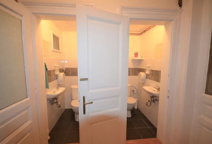 هاستل Travel&joy Backpackers