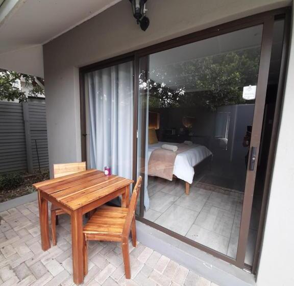 ベッドアンドブレックファースト Casa Cara Guest House