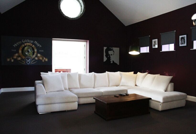 住宿加早餐  Castledale