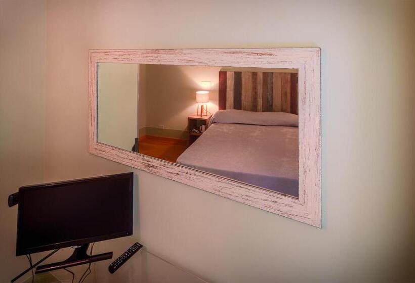 تختخواب و صبحانه De  Montetini