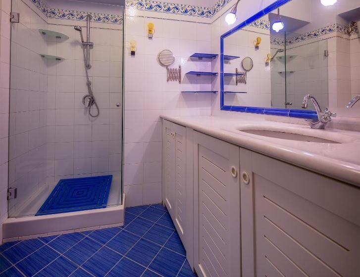 تختخواب و صبحانه De  Montetini