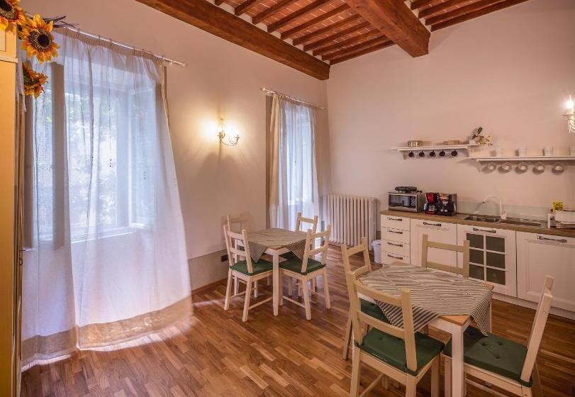 تختخواب و صبحانه De  Montetini