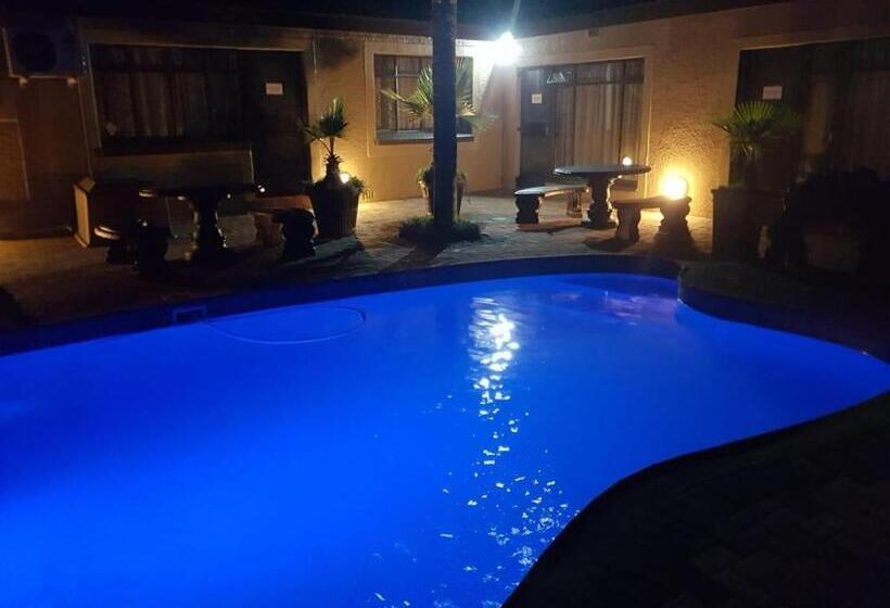 住宿加早餐  Nkwasi Lodge