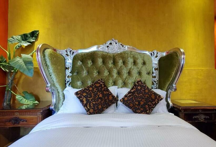 تختخواب و صبحانه Smile Fish