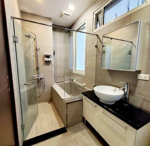 تختخواب و صبحانه Smile Fish