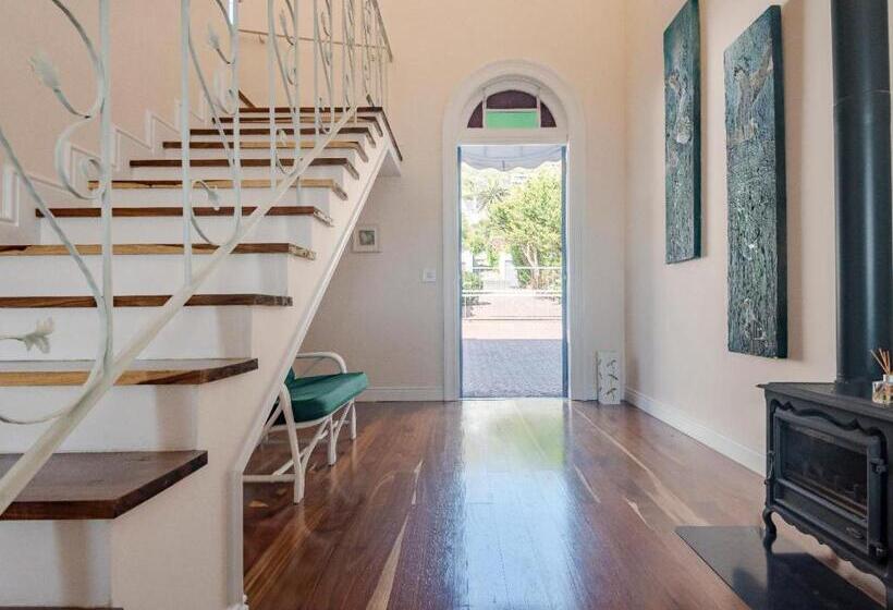 مبيت وإفطار Sunny Cove Manor