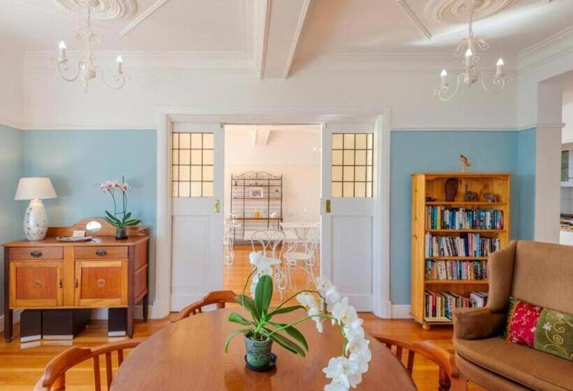 مبيت وإفطار Sunny Cove Manor