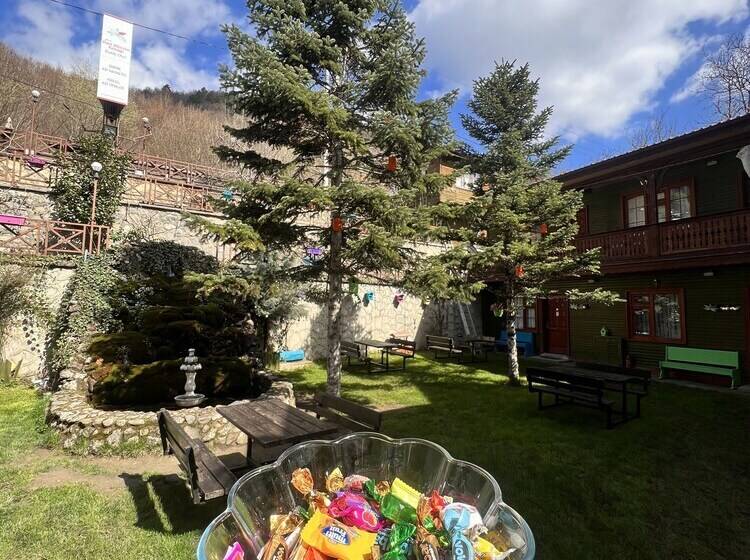 호텔 Abant Dort Mevsi̇m Konaği Hostel