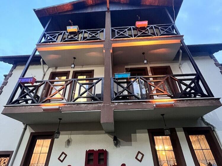 호텔 Abant Dort Mevsi̇m Konaği Hostel