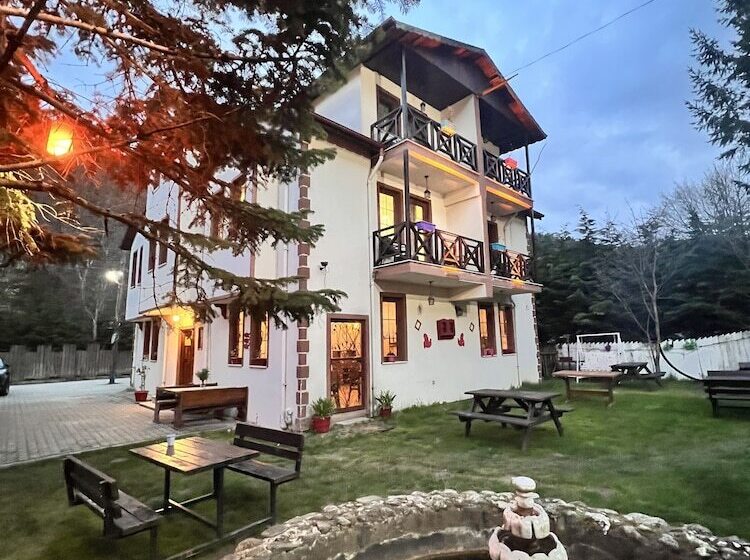 호텔 Abant Dort Mevsi̇m Konaği Hostel